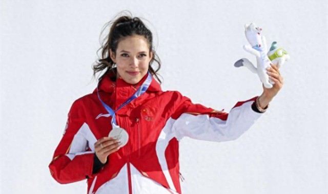 柠檬直播-谷爱凌的金牌背后：缺席的父亲与到场的力量|冬奥会|北京首钢|谷燕|米兰冬奥会|教育_新浪体育_新浪新闻